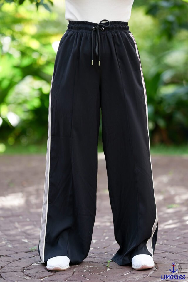 Discover effortless style with Drawstring Wide Leg Two-Tone Pants. Perfect for every day, these versatile pants combine comfort and modern design. Shop now!