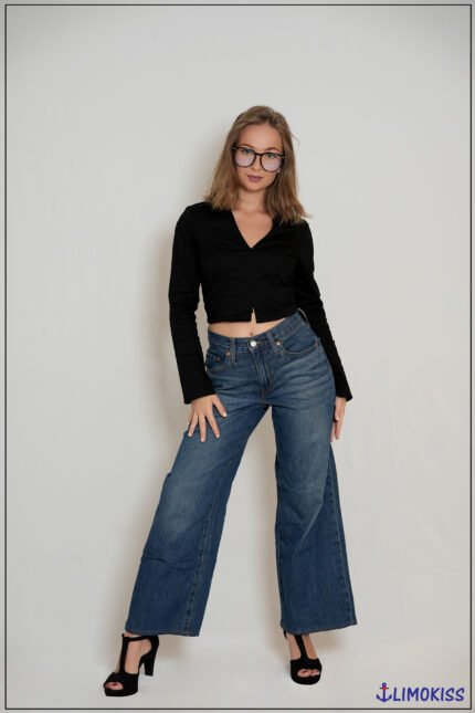 Edge Black Crop